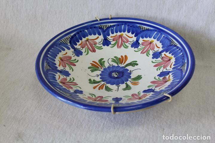 Antig&uuml;edades: plato de colgar en ceramica - Foto 2