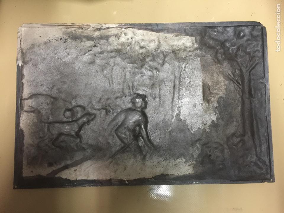 Antig&uuml;edades: PLANCHA DE PLATA. REPUJADA. - Foto 1
