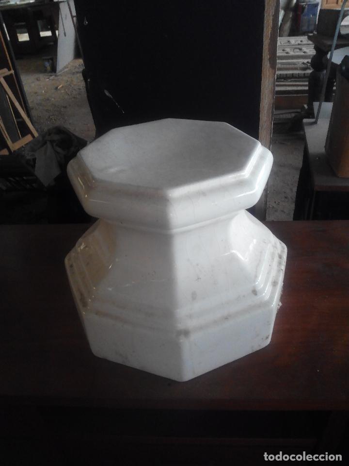 Antiques: peana octogonal
