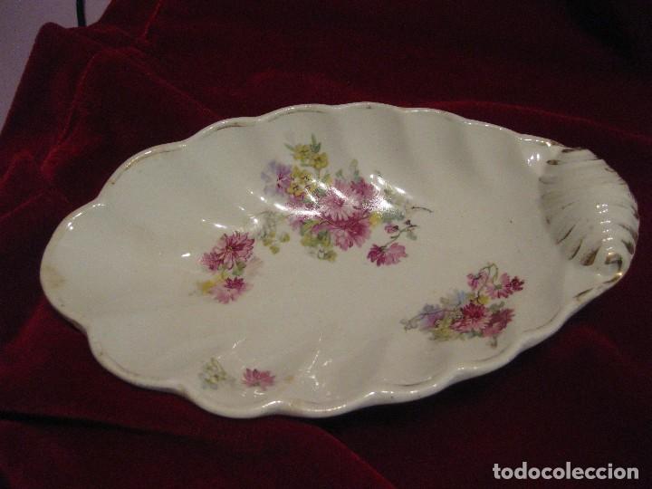 Antig&uuml;edades: salsera o jabonera para ba&ntilde;o de cer&aacute;mica con flores