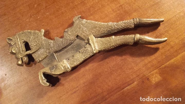 Antig&uuml;edades: Pinza betel en bronce Caballo - Foto 2