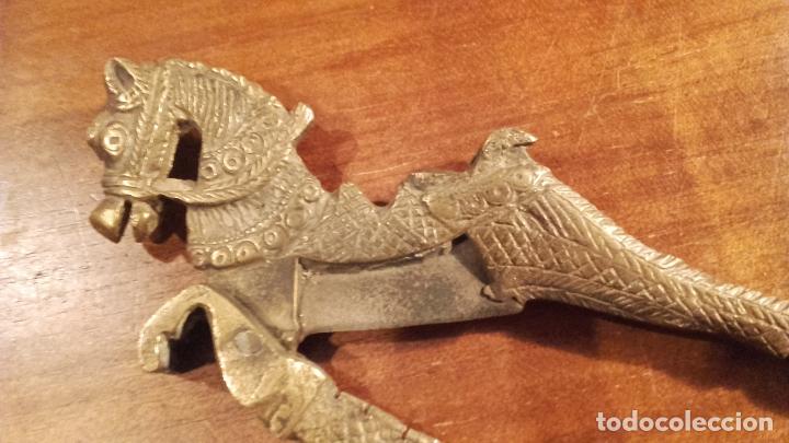 Antig&uuml;edades: Pinza betel en bronce Caballo - Foto 3