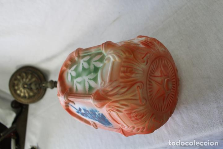 Antig&uuml;edades: LAMPARA DE TECHO ANTIGUA EN OPALINA - Foto 2
