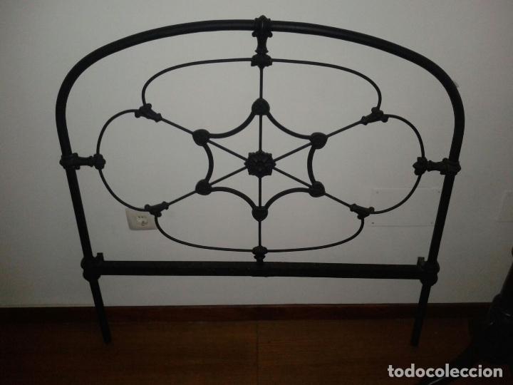 Antig&uuml;edades: cabezal cama de hierro - Foto 1