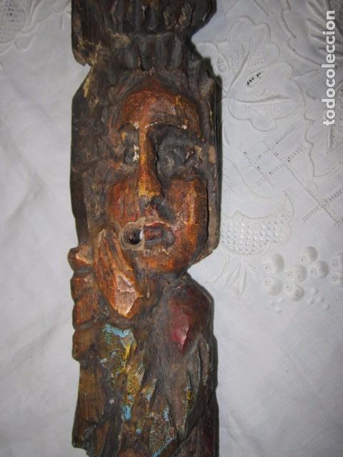 Antig&uuml;edades: Talla en madera policromada. 43 x 6 cms. - Foto 3