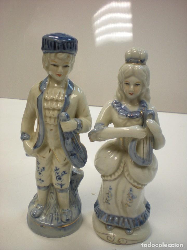 Antig&uuml;edades: pareja de violinistas en porcelana