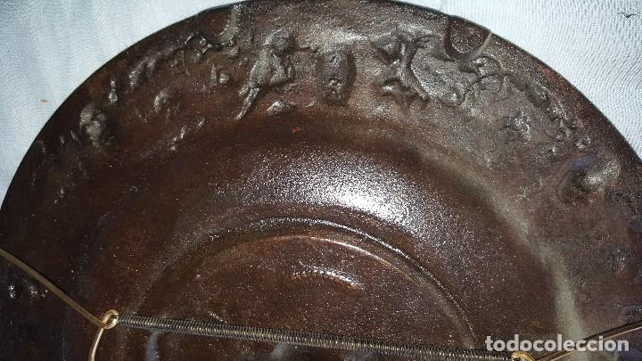 Antig&uuml;edades: PLATO METAL CON FIRMA - Foto 10