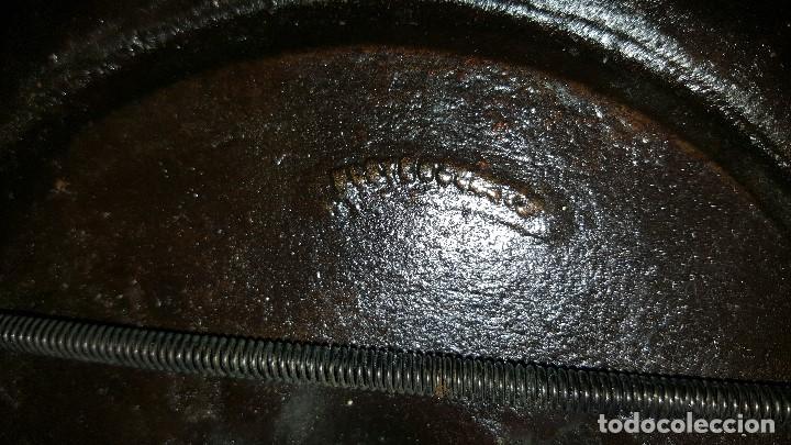 Antig&uuml;edades: PLATO METAL CON FIRMA - Foto 12