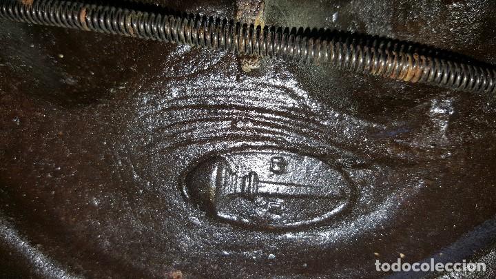 Antig&uuml;edades: PLATO METAL CON FIRMA - Foto 13