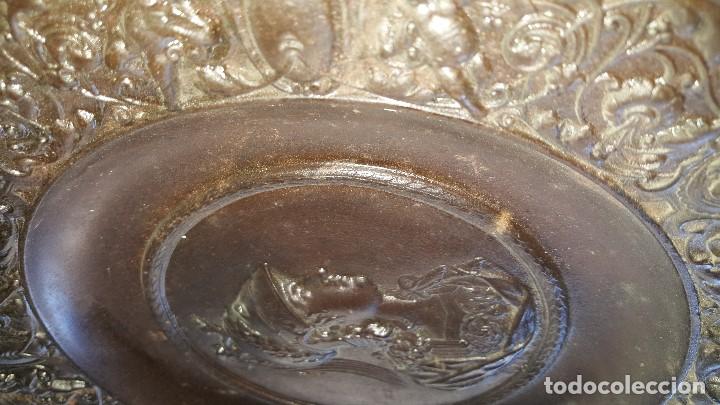 Antig&uuml;edades: PLATO METAL CON FIRMA - Foto 15