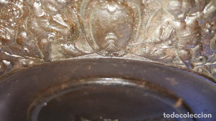 Antig&uuml;edades: PLATO METAL CON FIRMA - Foto 16