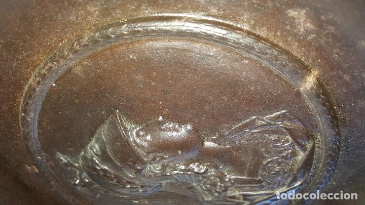 Antig&uuml;edades: PLATO METAL CON FIRMA - Foto 17
