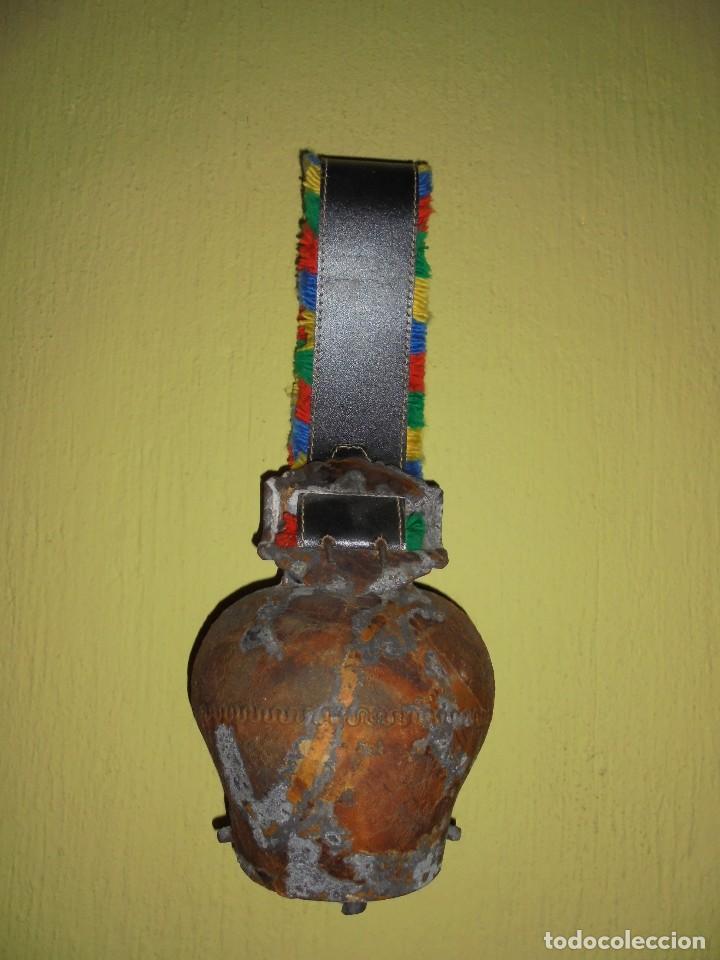 Antig&uuml;edades: CENCERRO CON COLLAR - Foto 1