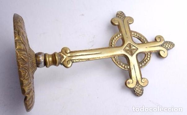 Antig&uuml;edades: CRUZ DE METAL DORADO - Foto 4