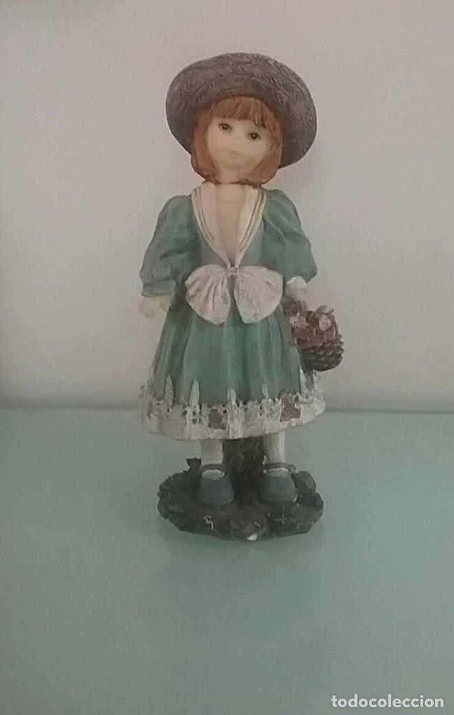 Antig&uuml;edades: Figurita ni&ntilde;a con cesto - Foto 1