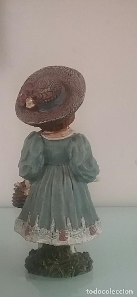 Antig&uuml;edades: Figurita ni&ntilde;a con cesto - Foto 2