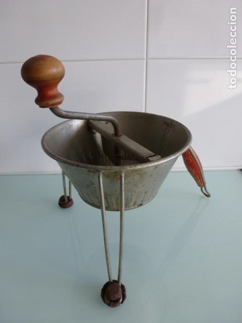 Antig&uuml;edades: Pasapures con patas , marca GEBA - Foto 1