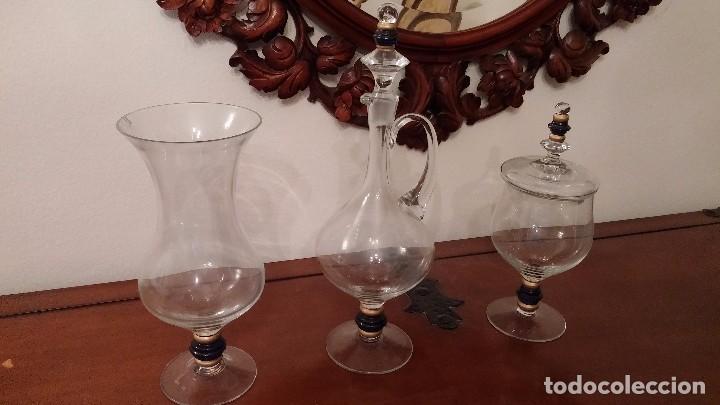 Antig&uuml;edades: Juego de cristal. Bombonera, licorera y perfumera. - Foto 1