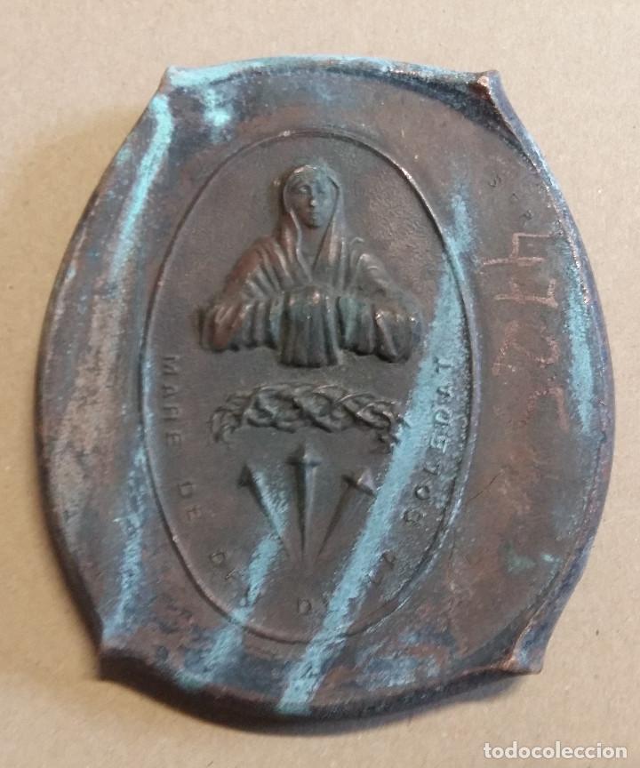 Antig&uuml;edades: Placa de bronce, mare de deu de la soledat, 11 x 10 cm - Foto 1