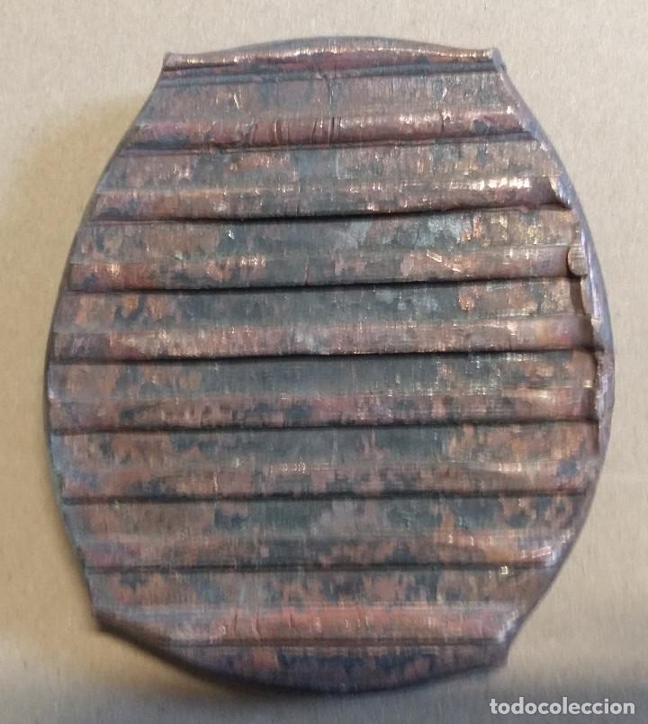 Antig&uuml;edades: Placa de bronce, mare de deu de la soledat, 11 x 10 cm - Foto 2