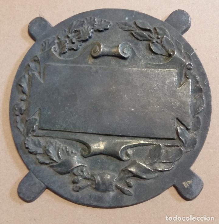Antig&uuml;edades: Placa de bronce, 16 cm de di&aacute;metro - Foto 1