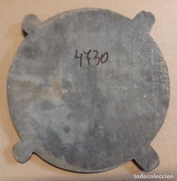 Antig&uuml;edades: Placa de bronce, 16 cm de di&aacute;metro - Foto 2
