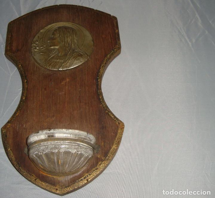 Antig&uuml;edades: VENDITERA DE MADERA CON MEDALLA REPUJADA - Foto 1