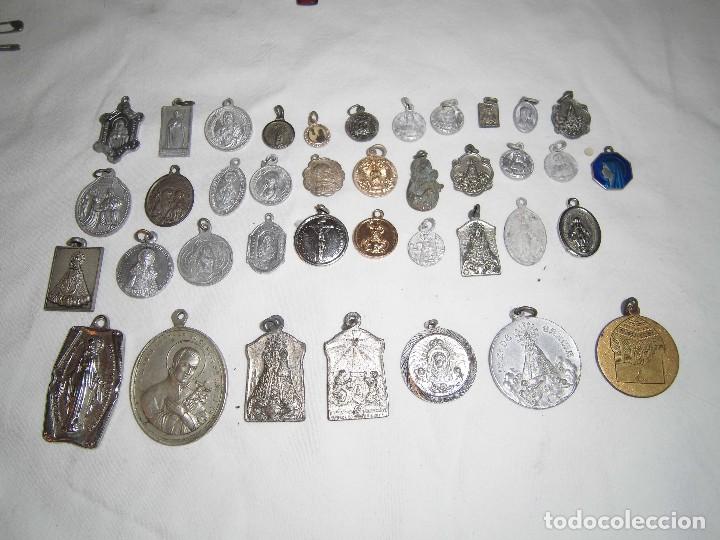 Antig&uuml;edades: coleccion de medallitas religiosas - Foto 1