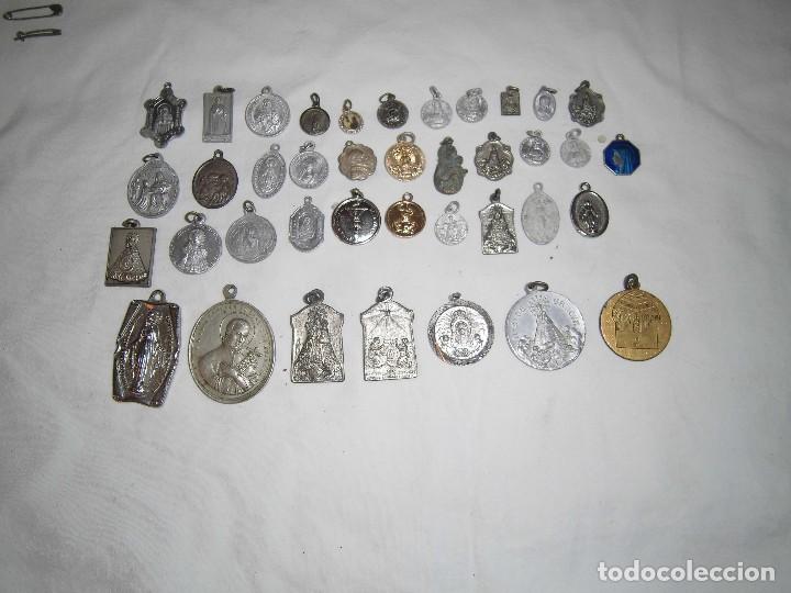 Antig&uuml;edades: coleccion de medallitas religiosas - Foto 2