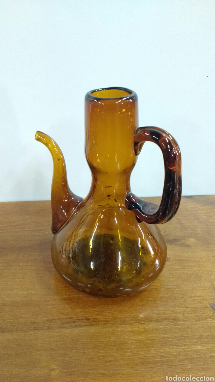Antig&uuml;edades: Aceitera vidrio soplado marr&oacute;n. 15 cms. - Foto 1