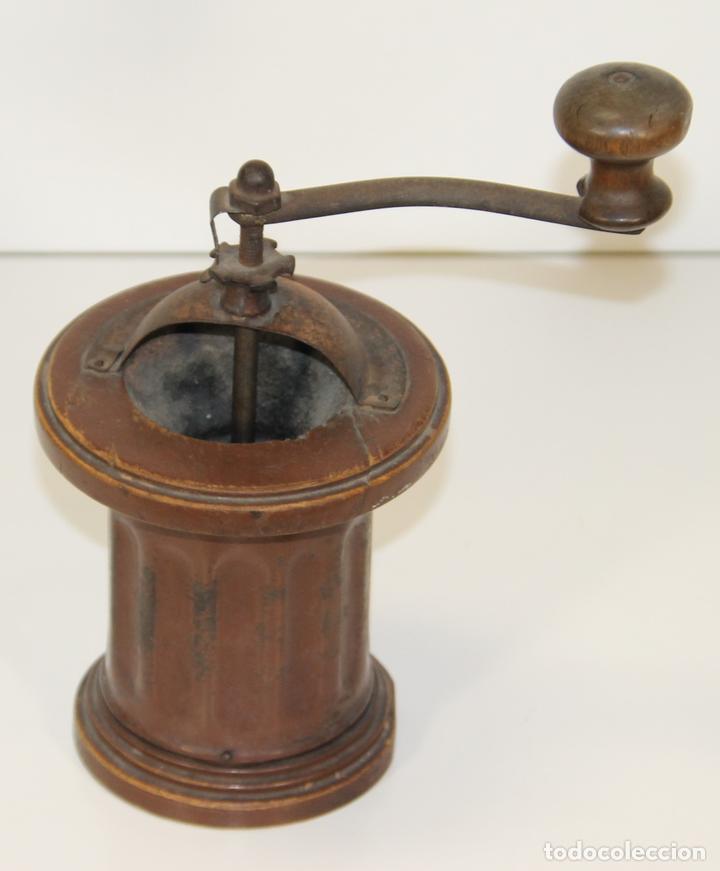 Oggetti Antichi: ANTIGUO MOLINILLO DE CAF&Eacute;. MADERA Y METAL. ESPA&Ntilde;A. SIGLO XIX-XX.