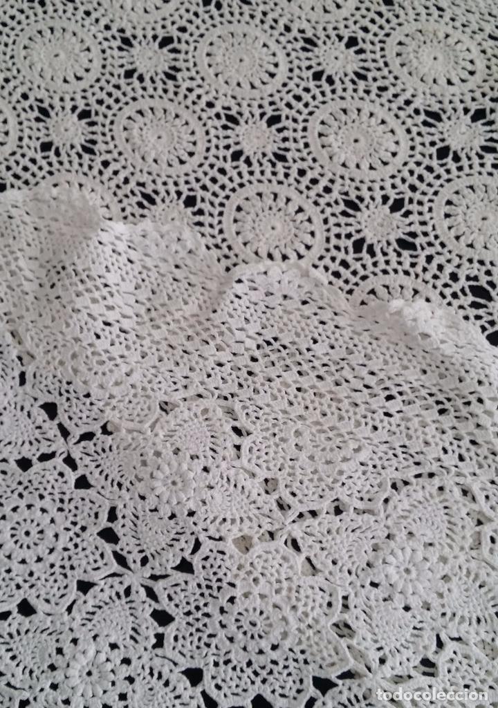 Antig&uuml;edades: Dos antiguos tapetes en crochet - Foto 1