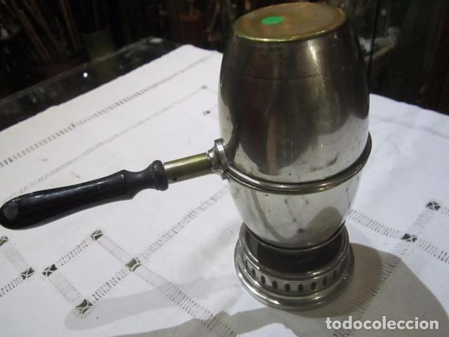 Oggetti Antichi: Curiosa cafetera met&aacute;lica 14,5 cms. altura x 8 cms. di&aacute;metro. Solterona