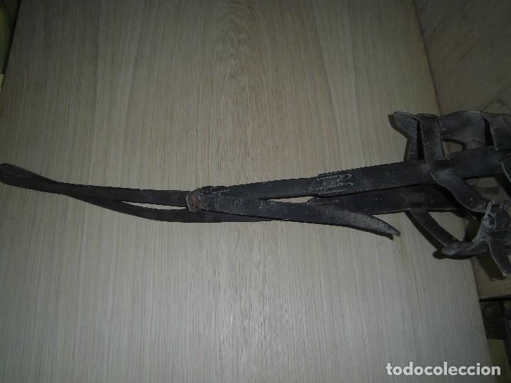 Antig&uuml;edades: bozal antiguo para mula - Foto 2