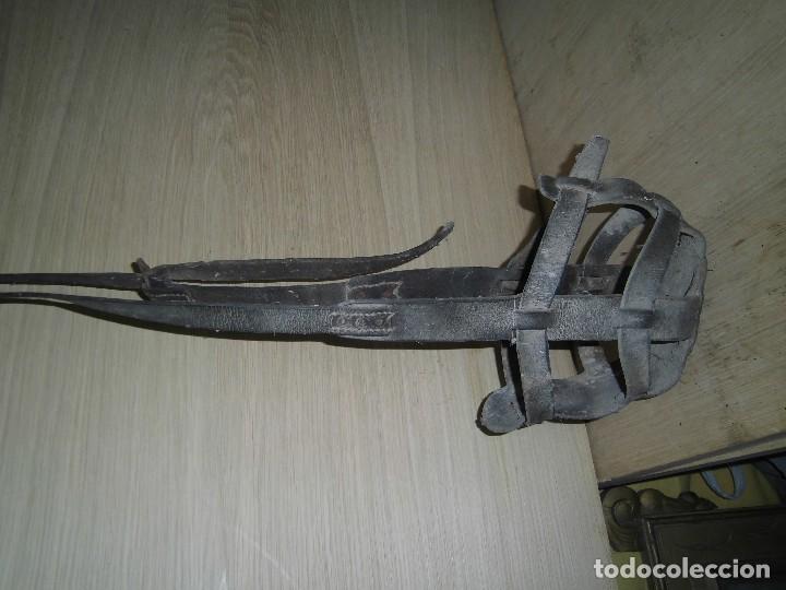 Antig&uuml;edades: bozal antiguo para mula - Foto 3