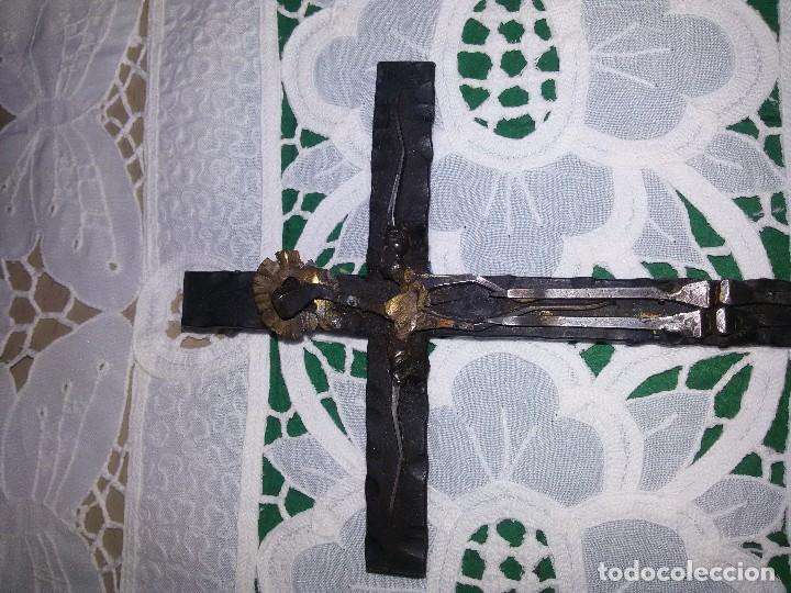Antig&uuml;edades: ORIGINAL CRUCIFIJO DE FORJA Y CLAVOS - Foto 4