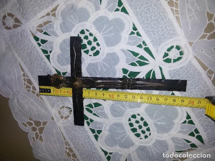 Antig&uuml;edades: ORIGINAL CRUCIFIJO DE FORJA Y CLAVOS - Foto 8