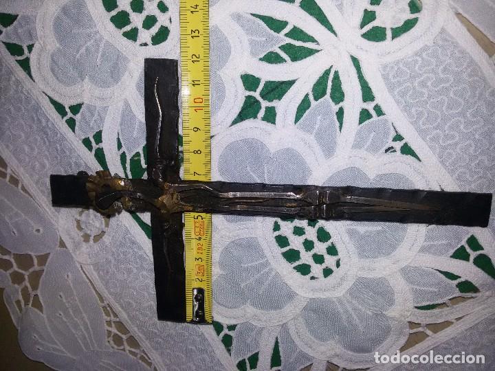 Antig&uuml;edades: ORIGINAL CRUCIFIJO DE FORJA Y CLAVOS - Foto 10