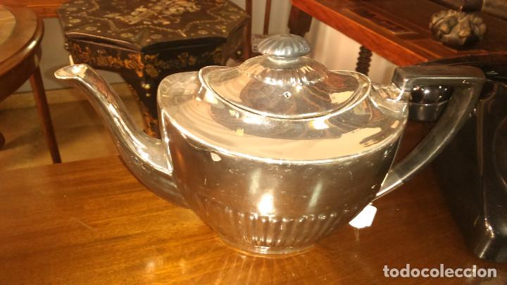 Antig&uuml;edades: Tetera loza reflejos de plata S.XIX: - Foto 1