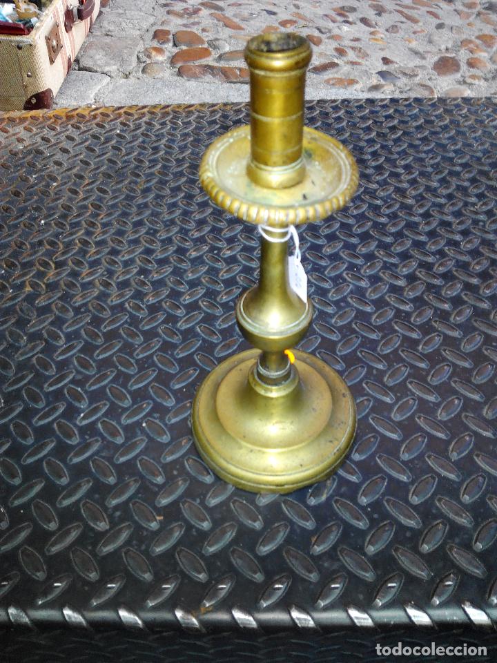 Antig&uuml;edades: CANDELABRO DE LATON - Foto 1