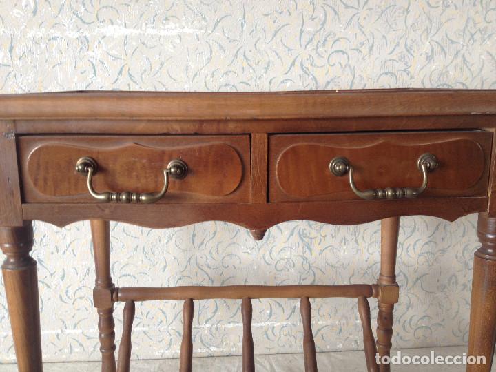Antig&uuml;edades: MESA REVISTERO CON CAJONES - Foto 3