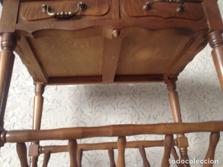 Antig&uuml;edades: MESA REVISTERO CON CAJONES - Foto 7