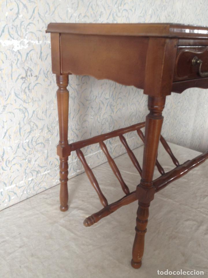 Antig&uuml;edades: MESA REVISTERO CON CAJONES - Foto 9
