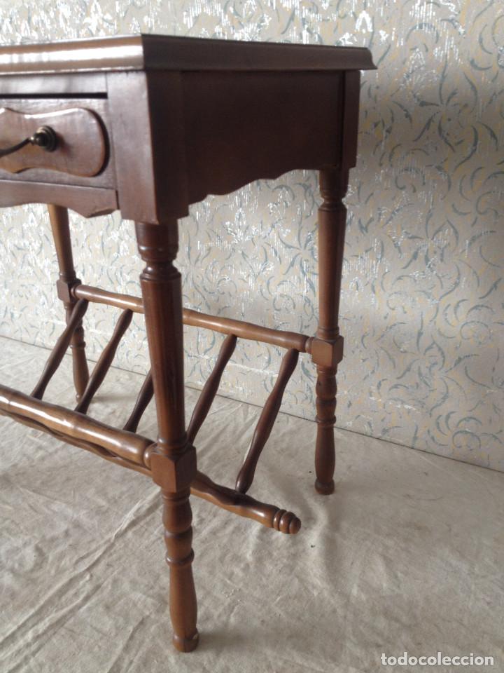 Antig&uuml;edades: MESA REVISTERO CON CAJONES - Foto 10