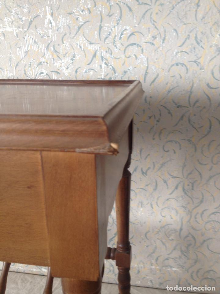 Antig&uuml;edades: MESA REVISTERO CON CAJONES - Foto 12