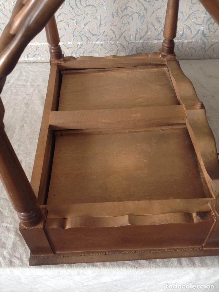 Antig&uuml;edades: MESA REVISTERO CON CAJONES - Foto 13