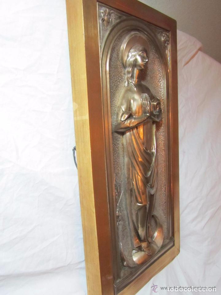 Antig&uuml;edades: Cuadro repujado con ba&ntilde;o de plata de la Inmaculada Concepcion con marco - Foto 4
