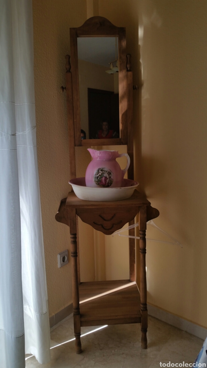 Antig&uuml;edades: Palanganero y mueble con espero - Foto 1