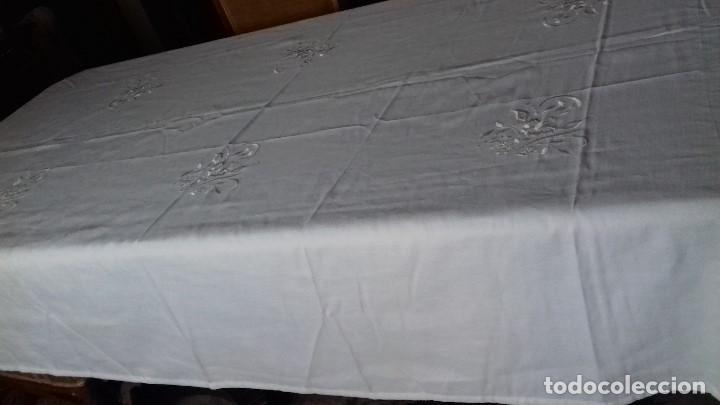 Antig&uuml;edades: MANTEL BORDADO. 65% POLIESTER Y 35% ALGODON. - Foto 8