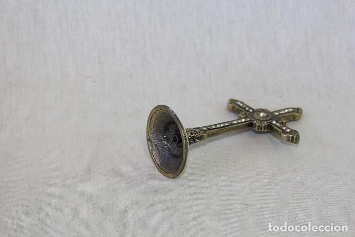Antig&uuml;edades: cruz en bronce con esmalte y cristales - Foto 3